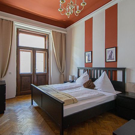 For Celebrations Spacious 3Bdr Apartment With Balcony 프라하 외부 사진