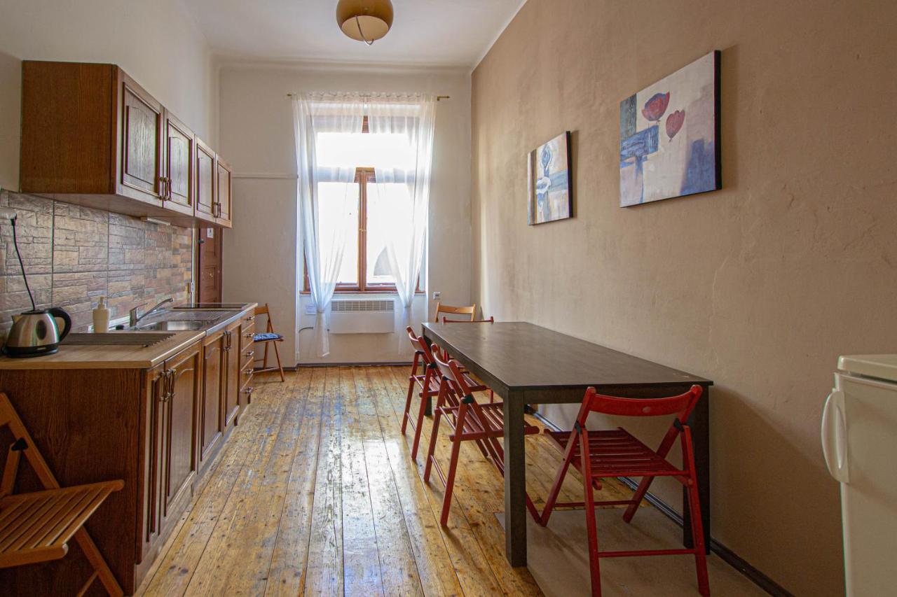For Celebrations Spacious 3Bdr Apartment With Balcony 프라하 외부 사진