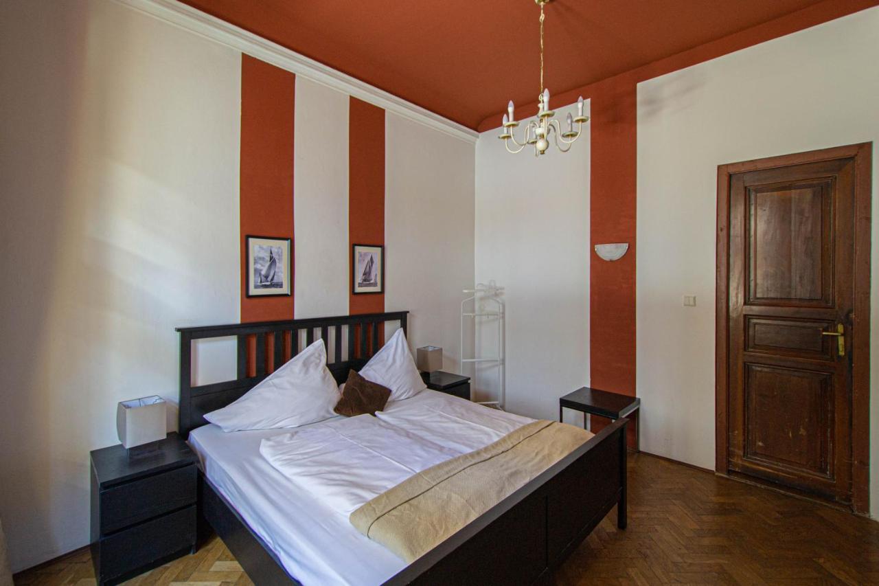 For Celebrations Spacious 3Bdr Apartment With Balcony 프라하 외부 사진