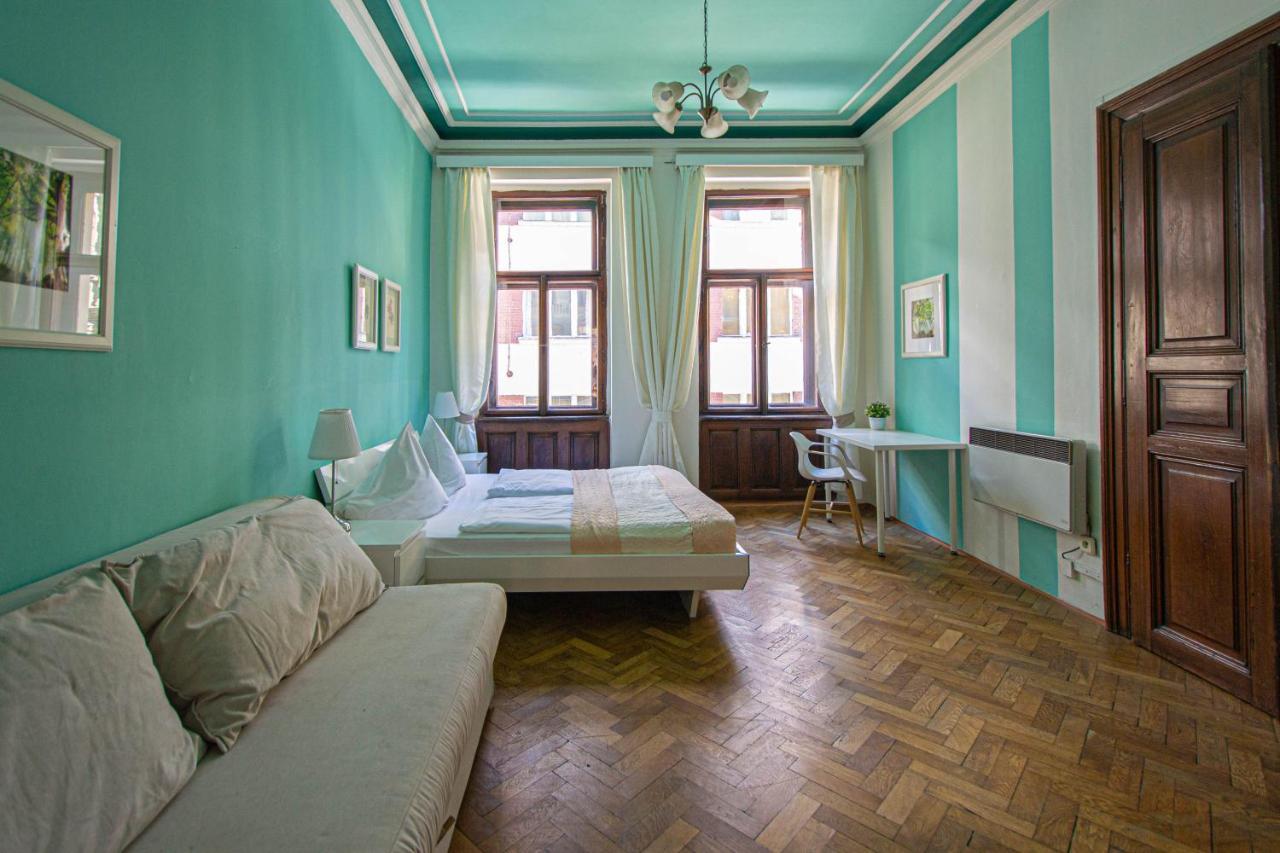 For Celebrations Spacious 3Bdr Apartment With Balcony 프라하 외부 사진