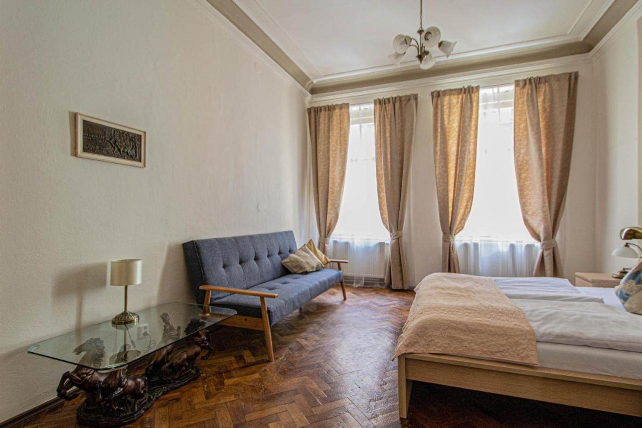 For Celebrations Spacious 3Bdr Apartment With Balcony 프라하 외부 사진