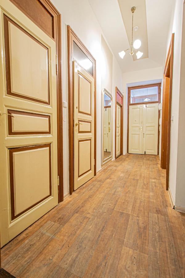 For Celebrations Spacious 3Bdr Apartment With Balcony 프라하 외부 사진