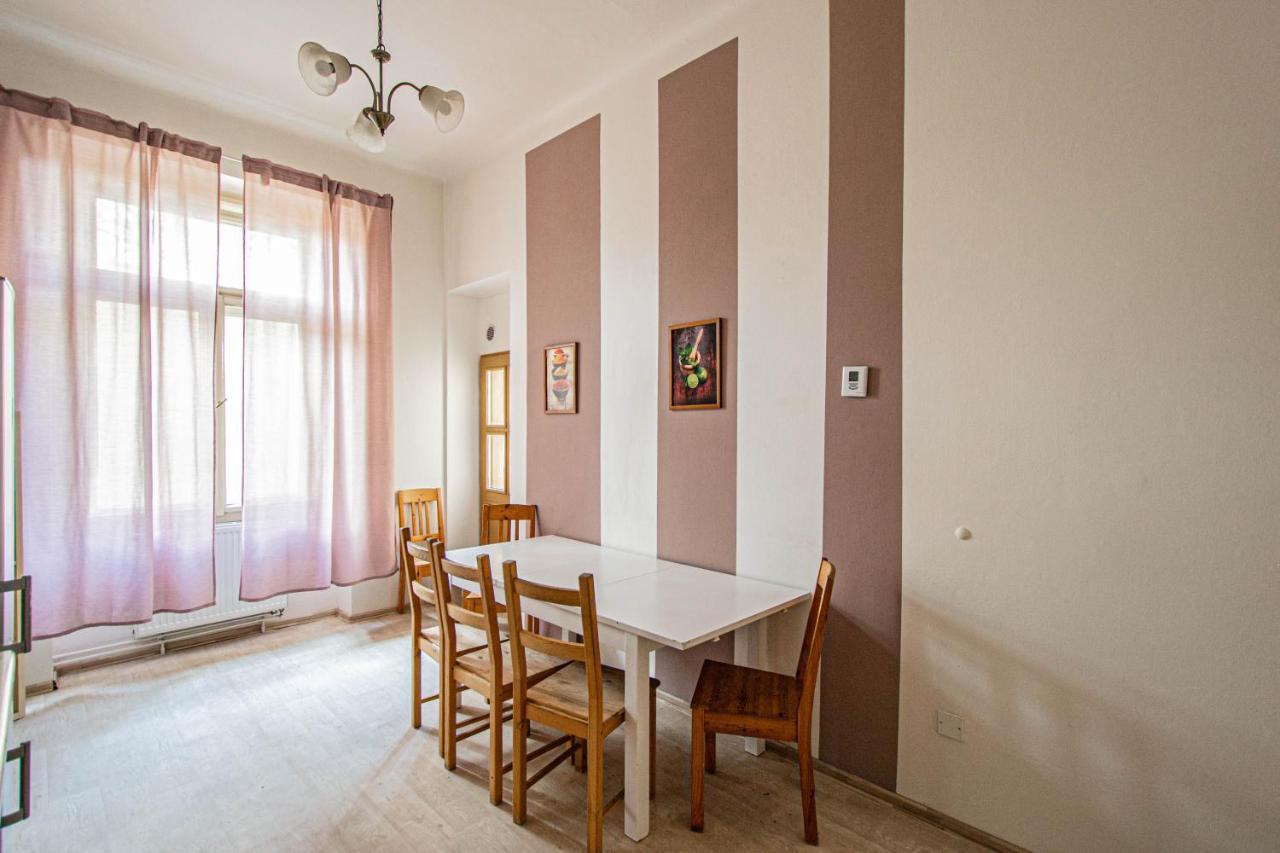 For Celebrations Spacious 3Bdr Apartment With Balcony 프라하 외부 사진