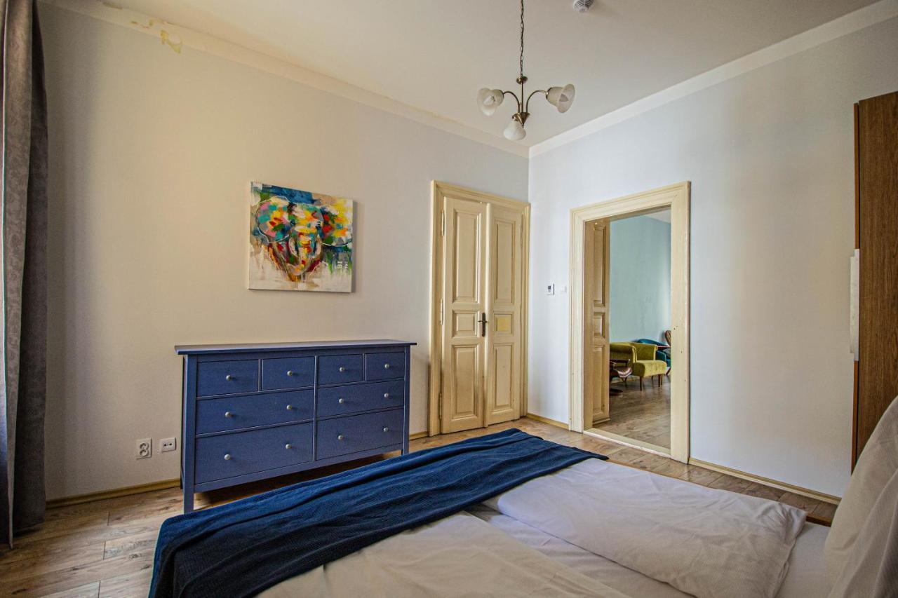 For Celebrations Spacious 3Bdr Apartment With Balcony 프라하 외부 사진