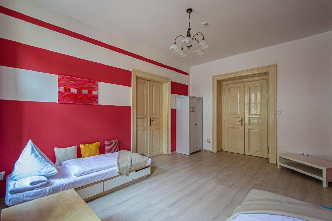 For Celebrations Spacious 3Bdr Apartment With Balcony 프라하 외부 사진