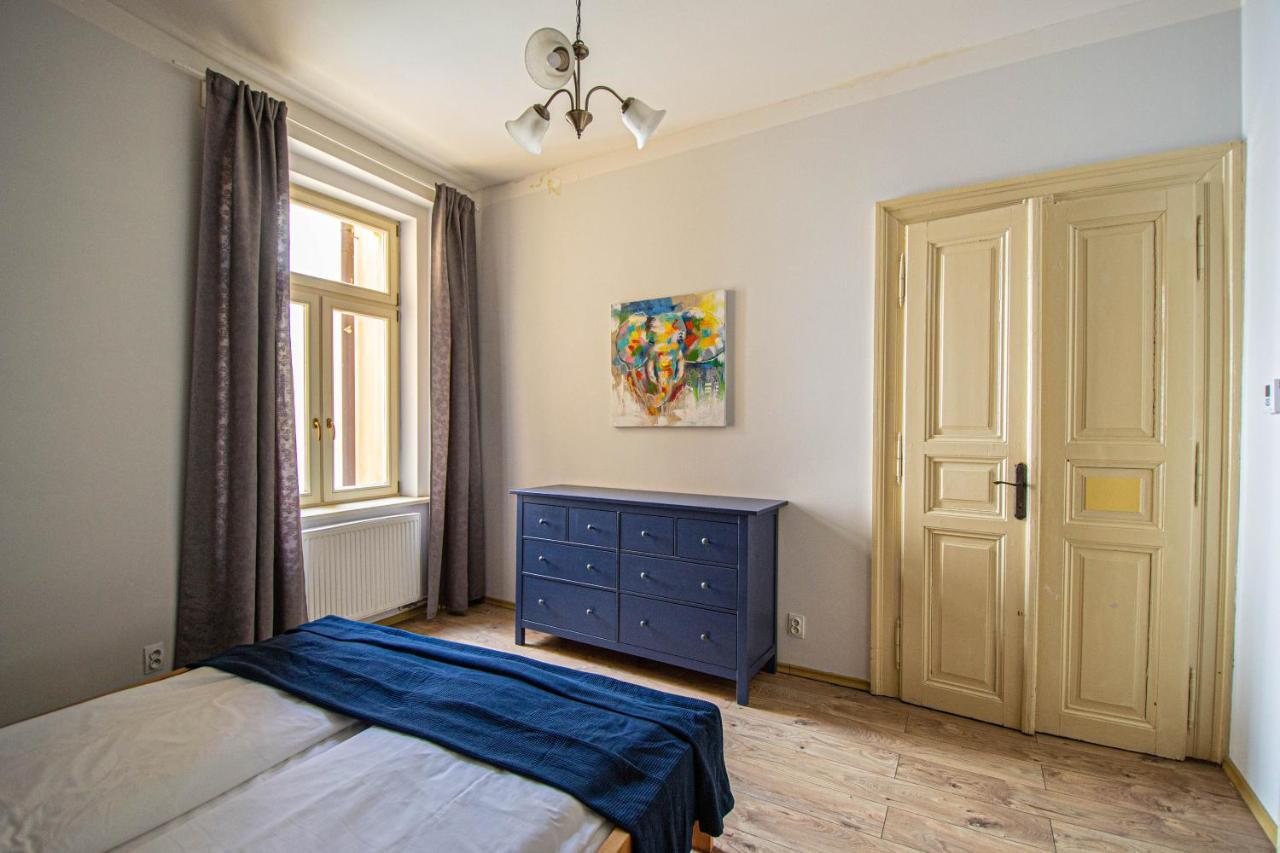 For Celebrations Spacious 3Bdr Apartment With Balcony 프라하 외부 사진