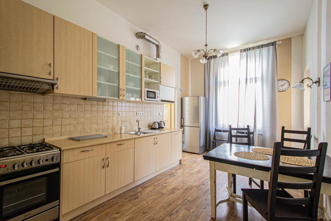 For Celebrations Spacious 3Bdr Apartment With Balcony 프라하 외부 사진