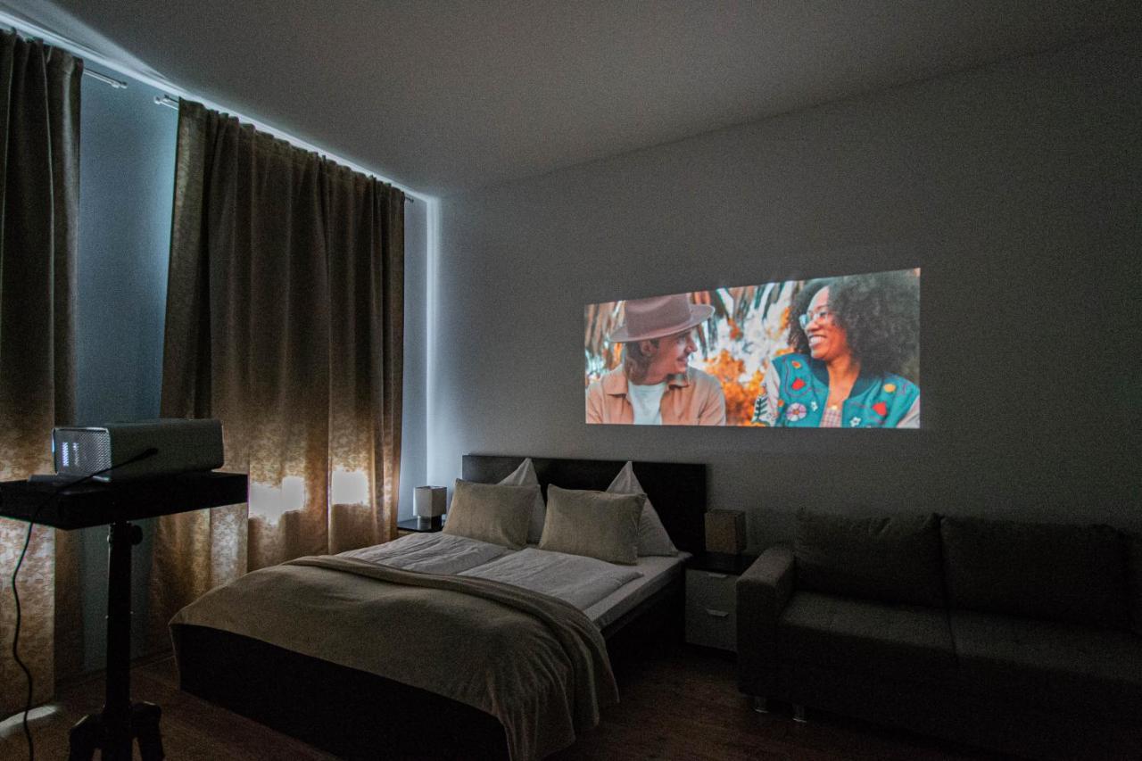 For Celebrations Spacious 3Bdr Apartment With Balcony 프라하 외부 사진