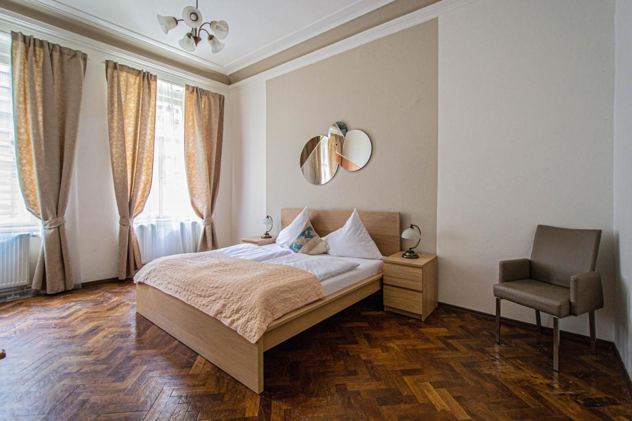 For Celebrations Spacious 3Bdr Apartment With Balcony 프라하 외부 사진