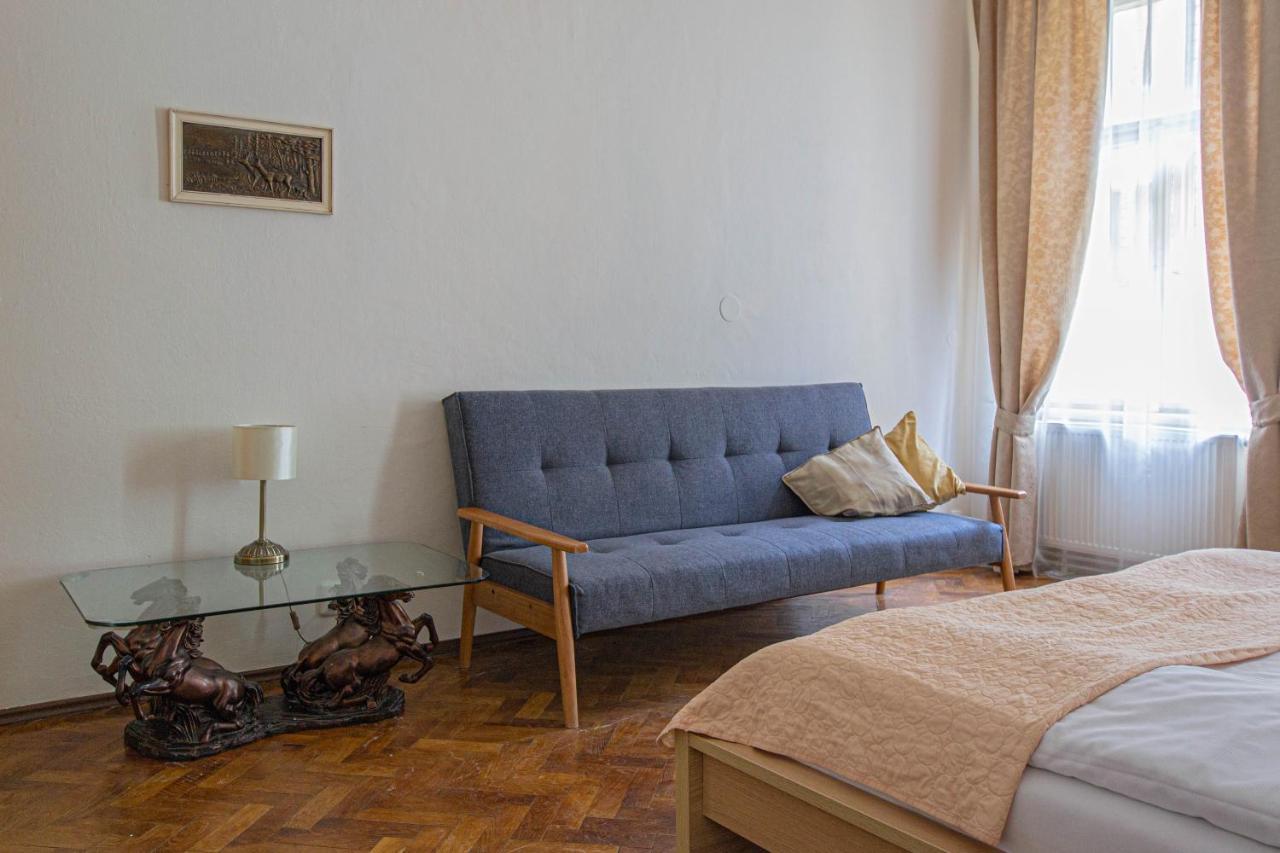 For Celebrations Spacious 3Bdr Apartment With Balcony 프라하 외부 사진