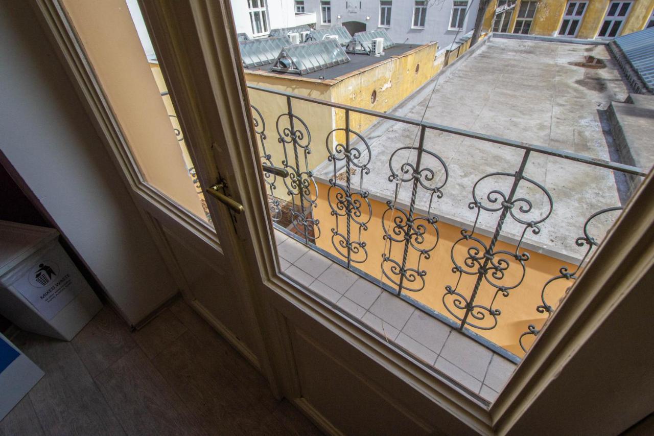 For Celebrations Spacious 3Bdr Apartment With Balcony 프라하 외부 사진