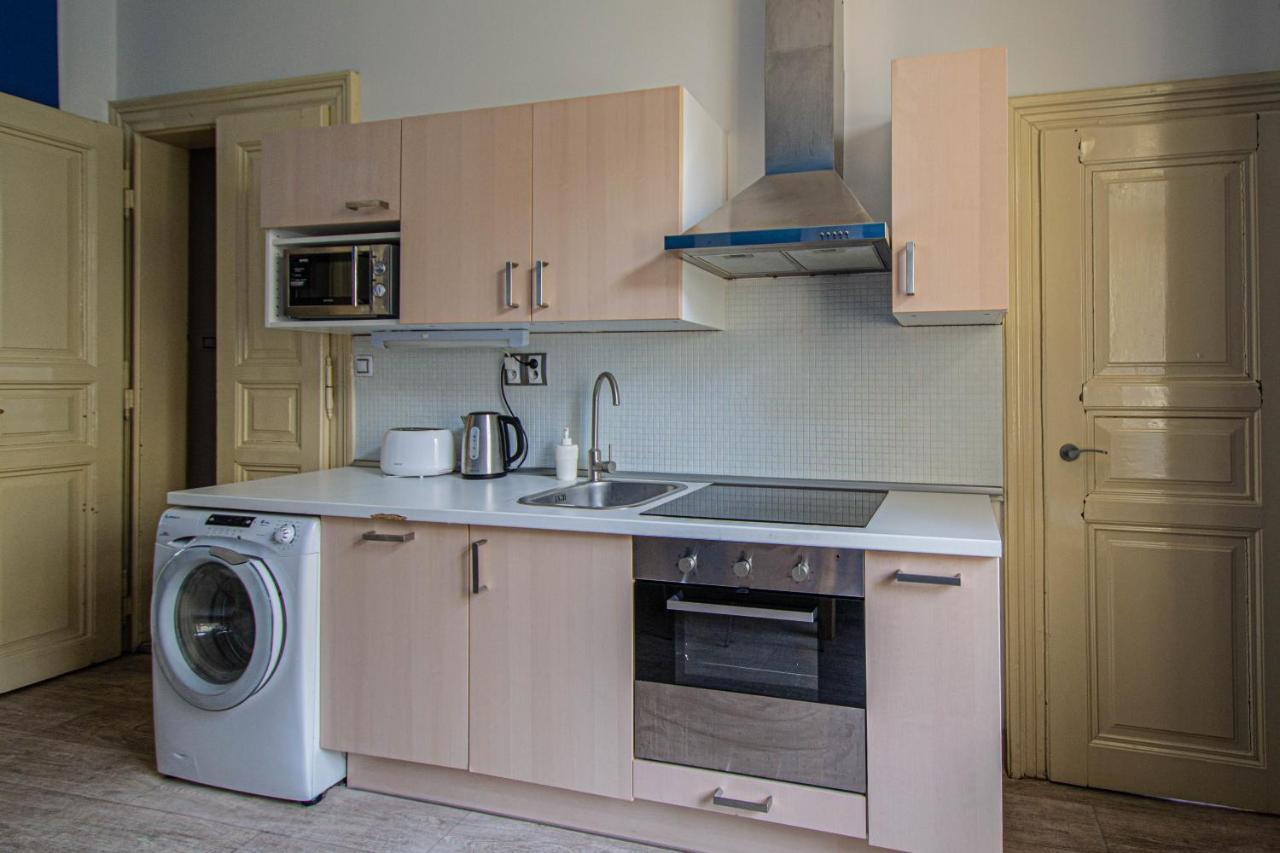 For Celebrations Spacious 3Bdr Apartment With Balcony 프라하 외부 사진